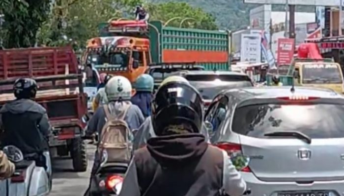 Dinilai Ganggu Arus Lalulintas, Pengendara di Palopo Minta Tetapkan Waktu Kendaraan Ekspedisi Bongkar Barang