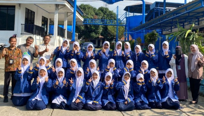 Kunjungi Perumda TM, Siswi SMP IT Insan Madani Palopo Belajar Pengelolaan Air