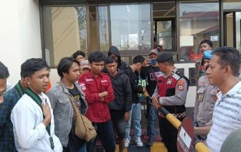 ALARM Unjuk Rasa Tuntut Polres Palopo Tangkap Pelaku Penganiayaan Mahasiswa Fakultas Hukum Unanda