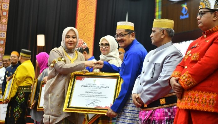 Pemkot Palopo Terima Penghargaan di HUT ke-356 Sulsel