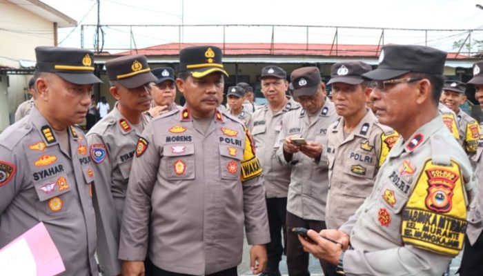 Cek Kelayakan Alkomsus, Polres Palopo Periksa HT Milik Bhabinkamtibmas