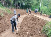 Respon Cepat Polres Palopo, Jalur Tertutup Longsor di Peta Mulai Dibersihkan