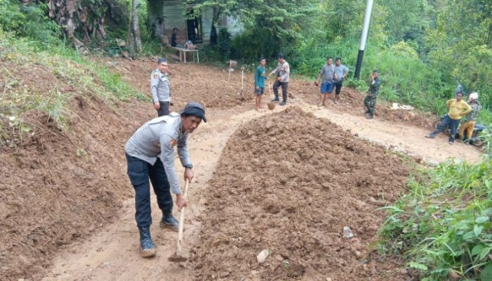 Respon Cepat Polres Palopo, Jalur Tertutup Longsor di Peta Mulai Dibersihkan