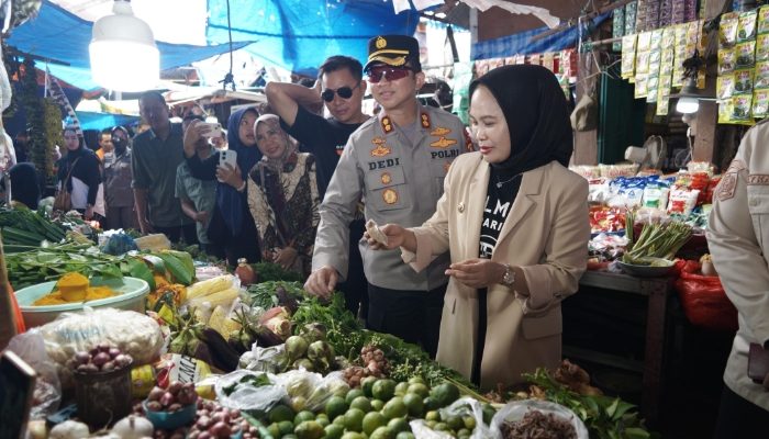Pastikan Stok Aman Jelang Nataru, Wali Kota Palopo Sidak Pasar Sentral dan Andi Tadda