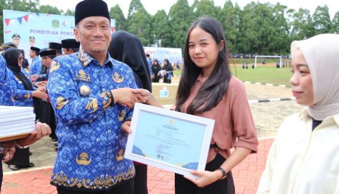 Pemkab Luwu Timur Beri Penghargaan kepada 34 Wajib Pajak Berprestasi Tahun 2024