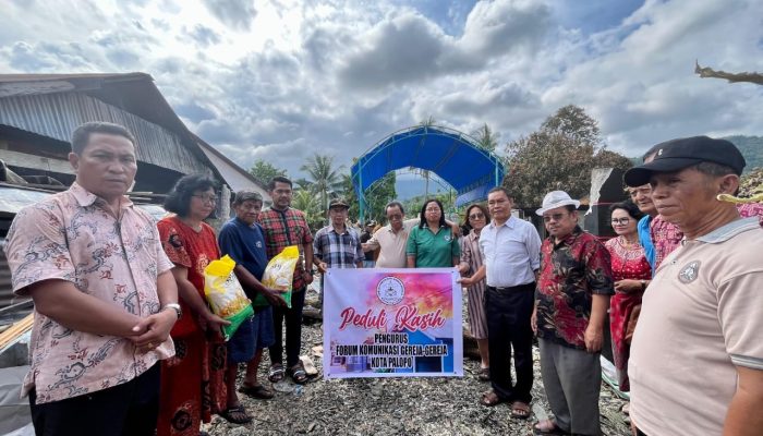 Peduli Sesama, FKG Palopo Datangi dan Bantu Korban Kebakaran Kelurahan Pattene