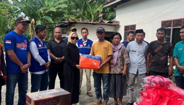 Tiga Rumah Warga Terbakar di Palopo, Wali Kota Serahkan Bantuan