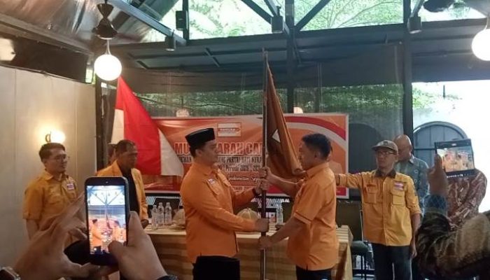 Aris Munandar Resmi Ketua DPC Partai Hanura Palopo, Target Satu Fraksi DPRD 2029