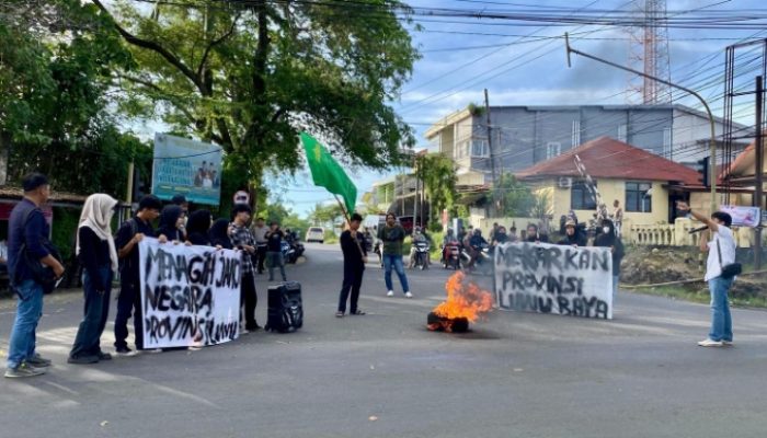 IPMIL Raya Parepare Kepung Jalan Trans Sulsel, Tagih Janji Soekarno soal Provinsi Luwu Raya