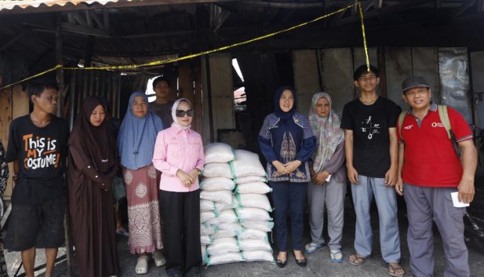 Wali Kota Palopo Serahkan Bantuan kepada Korban Kebakaran di Empat Lokasi