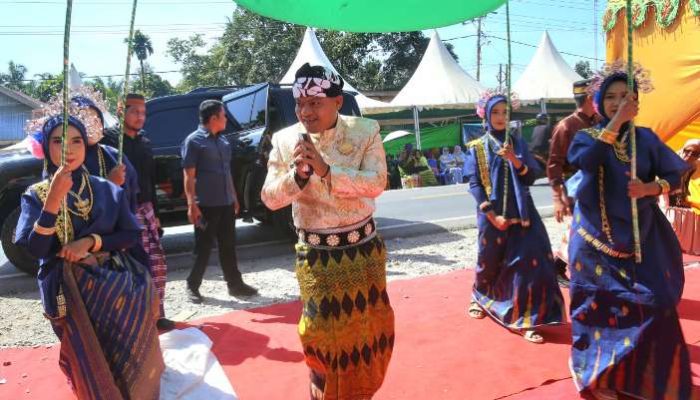 Wabup Luwu Hadiri Pelantikan Hj. Andi Syarifah Muhaeminah Makole Baebunta ke-36