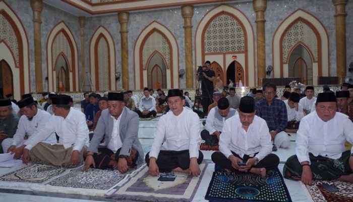 Tarawih Perdana, Bupati Luwu Ajak Masyarakat Jadikan Ramadan Momentum Perbaikan Diri dan Penguatan Pembangunan