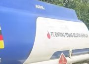 Diduga Ilegal, Transportir PT Bintang Terang Delapan Sembilan Beroperasi dan Melintas di Depan Mapolres Lutra