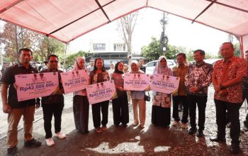 Wali Kota Palopo Serahkan Santunan JKM kepada Ahli Waris Nelayan, Nurbhakti : Program Terus Berlanjut