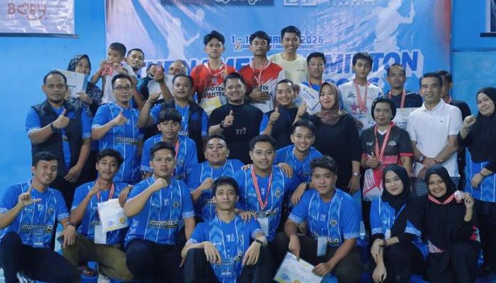 Muh. Dhevy Bijak Pawindu Apresiasi PB Walmas di Penutupan Turnamen Badminton 2026