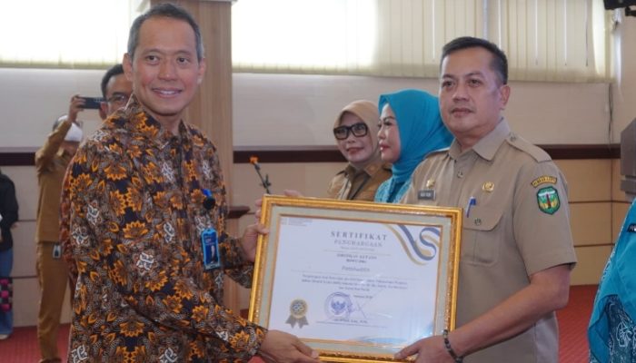 Komitmen Tekan Stunting, Pemkab Luwu Terima Sertifikat Penghargaan Program MBG 3B