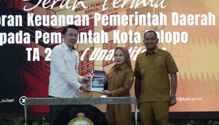 Wali Kota Palopo Serahkan LKPD 2025 ke BPK Sulsel, Siap Jalani Proses Audit