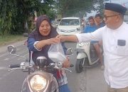Wakil Ketua DPRD Luwu Utara dan NasDem Berbagi 1.500 Takjil di Desa Sukamaju