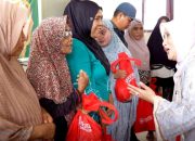 UMB Palopo Salurkan Bingkisan Idul Adha untuk Lansia dan Warga Kurang Mampu
