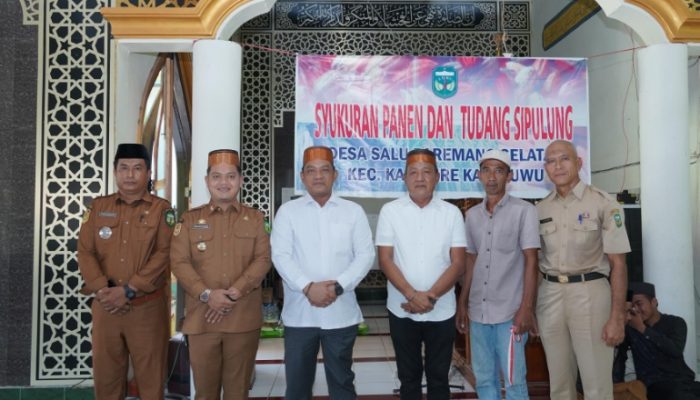 Pemkab Luwu Salurkan Bantuan Combine Harvester untuk Kelompok Tani Desa Bunga Eja