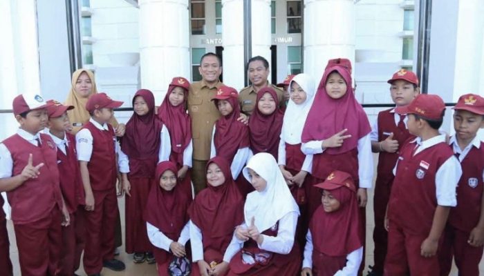 Irwan Bachri Syam Lepas Kontingen UCMAS Luwu Timur ke Ajang Nasional di Makassar
