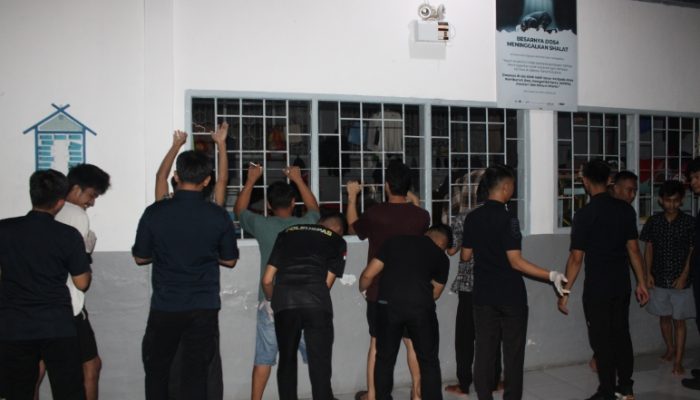 Perketat Pengawasan, Lapas Palopo Gelar Razia Mendadak di Sejumlah Blok Hunian