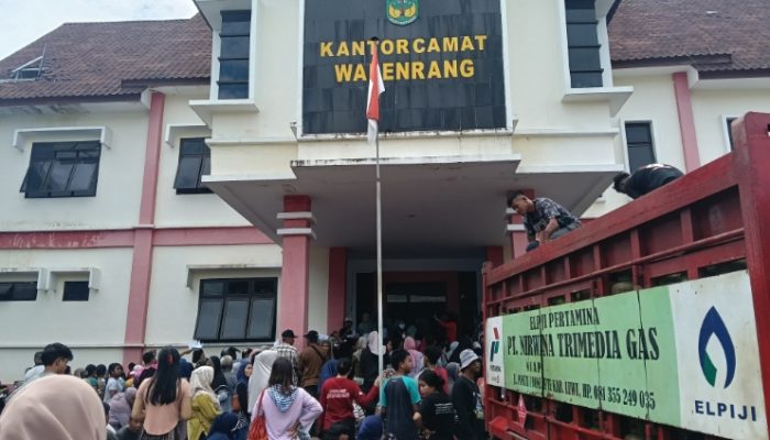Ratusan Warga Serbu Pasar Murah LPG 3 Kg di Walenrang, Pemkab Luwu Siapkan 560 Tabung