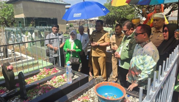 Jelang Hari Jadi ke-67 Luwu, Bupati Patahudding Ziarah Makam Pahlawan Nasional Andi Djemma