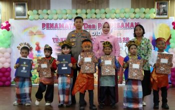 Hadiri Penamatan TK Kemala Bhayangkari 25, Kapolres Palopo Tekankan Peran Orang Tua di Era Digital
