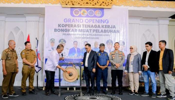 Staf Ahli Wali Kota Palopo Hadiri Grand Opening Koperasi TKBM Sinar Makmur Bahari