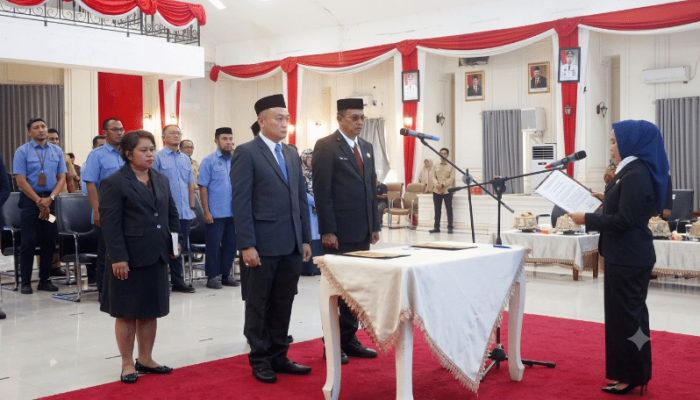 Lantik Pj Sekda dan Direktur Perumda TM, Walikota Palopo : Segera Benahi Pelayanan Air Bersih