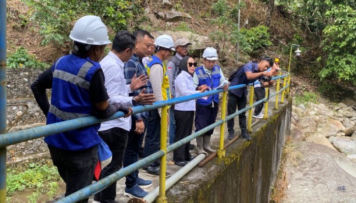 Direktur Perumda TM Palopo Dampingi Walikota Tinjau Proyek Rehabilitasi Jaringan Air Baku Battang–Bambalu