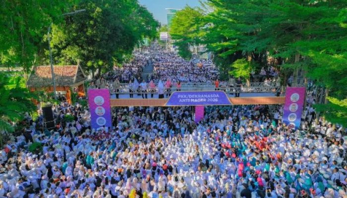 Ketua Dekranasda Luwu Ikuti Jalan Sehat HUT Ke-46 Dekranas di Makassar