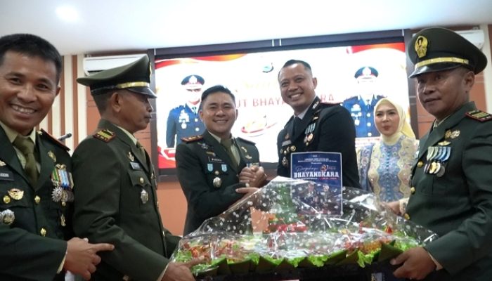 HUT Bhayangkara ke-80, Dandim 1403 Palopo Beri Kejutan Tumpeng untuk Kapolres Luwu Timur