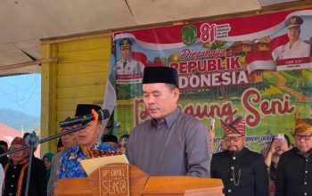 Wakil Ketua I DPRD Luwu Utara Bacakan Teks Proklamasi di Pelosok Seko, Semarak HUT RI ke-81 Bersama Masyarakat