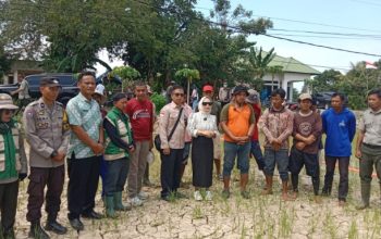 Bhabinkamtibmas Polsek Telluwanua Dampingi Walikota Palopo Salurkan Bantuan Pompa Air