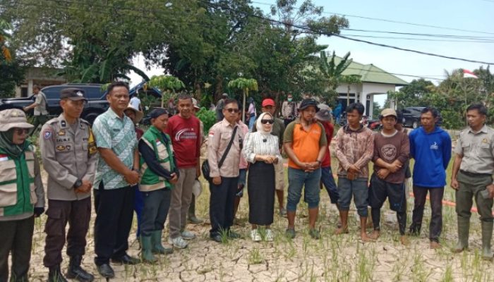 Bhabinkamtibmas Polsek Telluwanua Dampingi Walikota Palopo Salurkan Bantuan Pompa Air