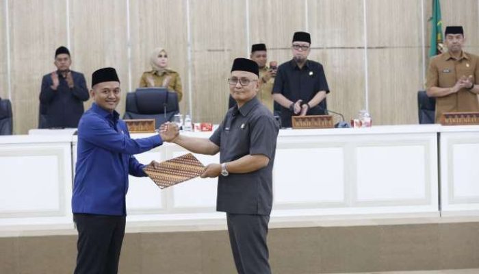 Wawali Palopo Serahkan KUA-PPAS 2027 dan Perubahan KUA-PPAS 2026 ke DPRD