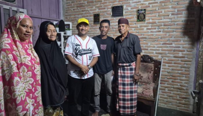 Peduli Korban Kebakaran di Rampoang, Wawali Palopo Datangi Warga dan Serahkan Bantuan