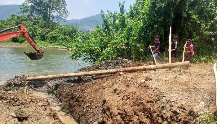 Jaga Pasokan Air Dimusim Kemarau, Perumdam Waemami Tambah Pipa Strainer