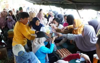 Ratusan Emak-Emak Serbu Pasar Murah Kodim 1403/Palopo, Harga Sembako Lebih Murah