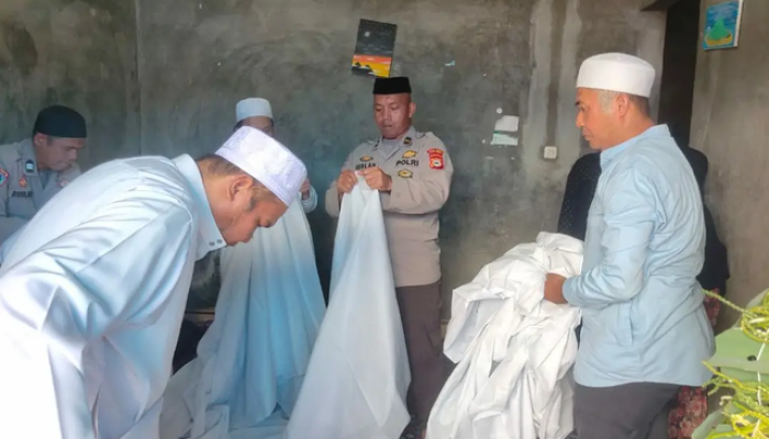 Polisi Santri Polres Palopo Turun Tangan, Bantu Pengurusan Jenazah Warga di Takkalala