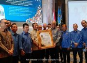 Gubernur Sulsel Hadiri Pelantikan PWI 2026–2031, Serahkan Bantuan Operasional dan UMKM