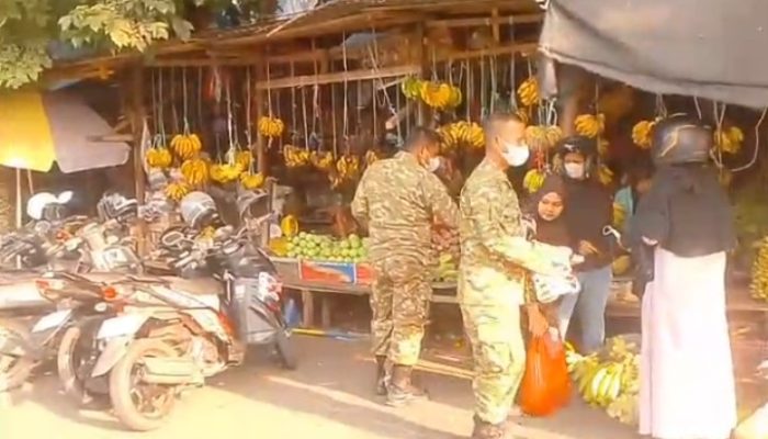Antisipasi Dampak Asap Karhutla, Kodim 1403/Palopo Bagikan Ribuan Masker kepada Warga