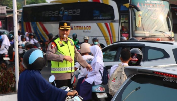 Kapolres Palopo Turun Langsung Atur Lalu Lintas di Kawasan Taman I Love Palopo