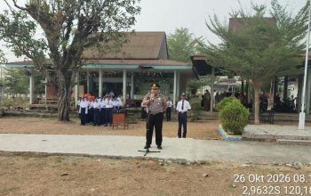 Kapolsek Wara Utara Jadi Pembina Upacara di SMPN 5 Palopo, Ingatkan Siswa Jauhi Bullying dan Narkoba